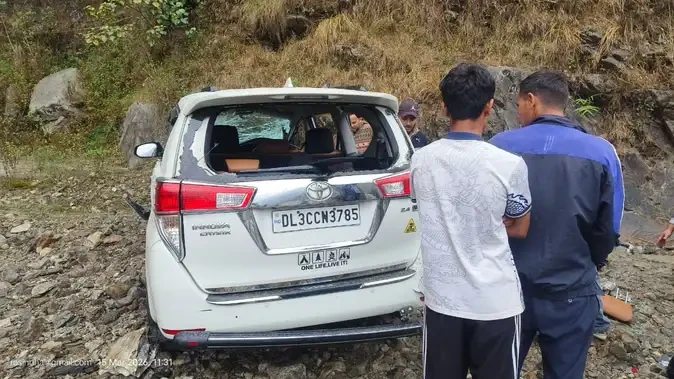 पिथौरागढ़ में दर्दनाक हादसा: मुनस्यारी जा रही कार खाई में गिरी, तीन की मौत