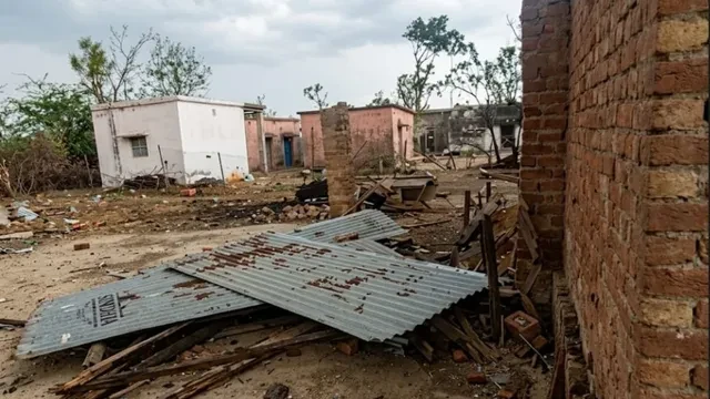 ओडिशा के मयूरगंज में बवंडर ने मचाई तबाही: 1 की मौत, 12 से अधिक घायल