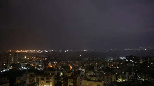 मिडिल ईस्ट तनाव: दुबई एयरपोर्ट पर ड्रोन हमले के बाद लगी आग