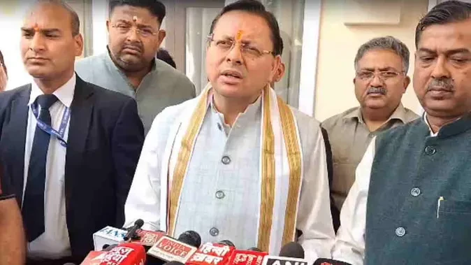 हरिद्वार पहुंचे सीएम धामी, कुंभ के कार्याें को लेकर की बैठक