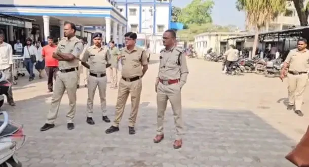57 वर्षीय मरीज की मौत से अस्पताल में मचा बवाल, स्टाफ पर आरोप
