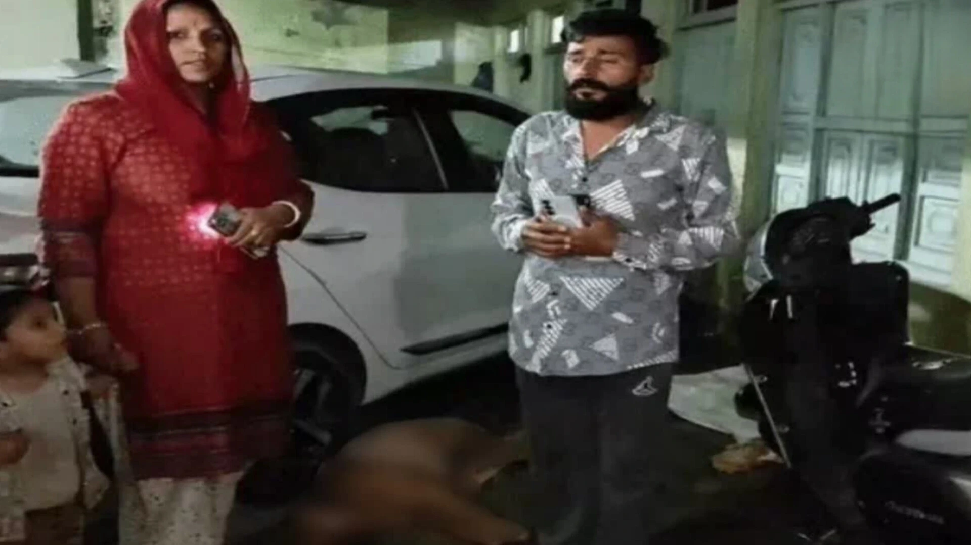 मुजफ्फरनगर में युवक ने कुत्ते को पटक-पटककर मारा, मुकदमा दर्ज