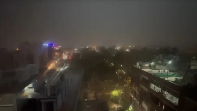 दिल्ली-एनसीआर में मौसम हुआ सुहावना, गुरुग्राम में तेज बारिश-आंधी