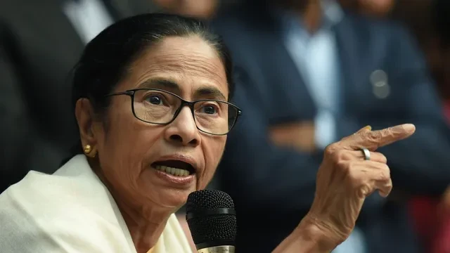 बंगाल चुनाव: आईएएस-आईपीएस तबादलों को तृणमूल ने हाई कोर्ट में दी चुनौती