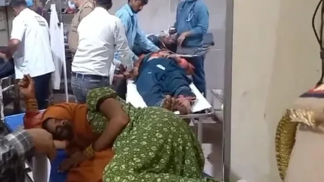 फिरोजाबाद में ट्रॉली विवाद के बाद फायरिंग, दो महिलाएं और बच्चा घायल
