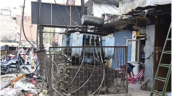 बिजली संकट: यूपी में ट्रांसफार्मर जला तो अभियंताओं से होगी वसूली