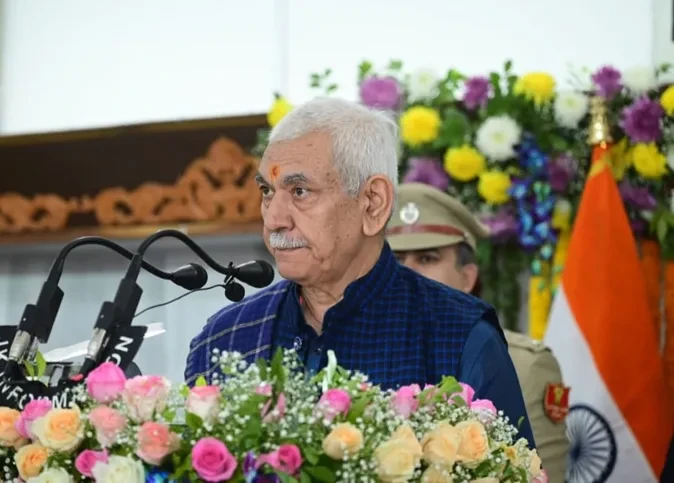 जम्मू में शुरू हुई पवित्र छड़ी यात्रा, उपराज्यपाल मनोज सिन्हा ने दिखाई हरी झंडी