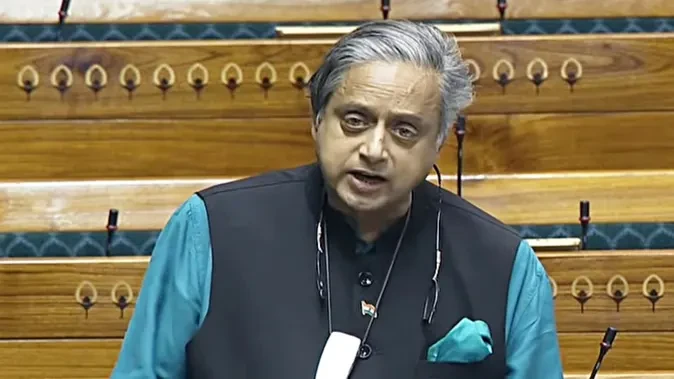 शशि थरूर ने की ट्रांसजेंडर संशोधन विधेयक 2026 की कड़ी आलोचना