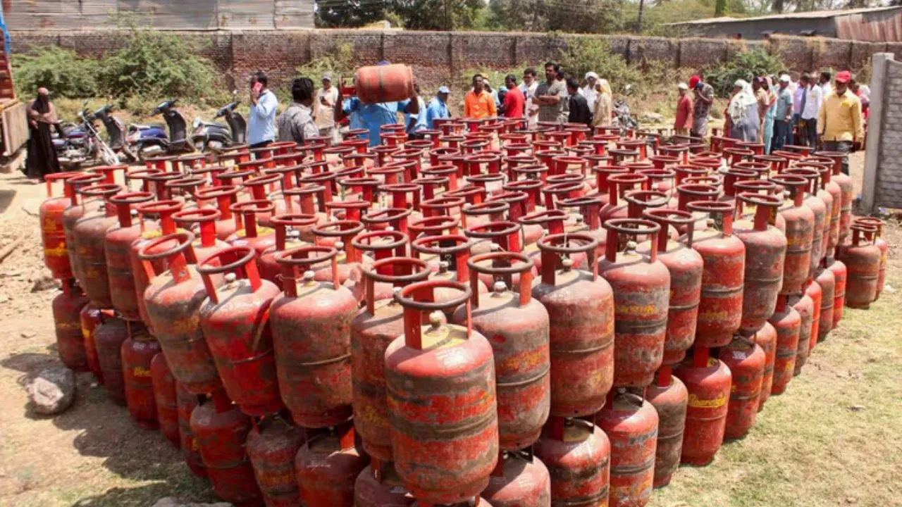 एलपीजी सिलिंडर बुकिंग में नया नियम, उपभोक्ताओं को देने होंगे सवालों के जवाब