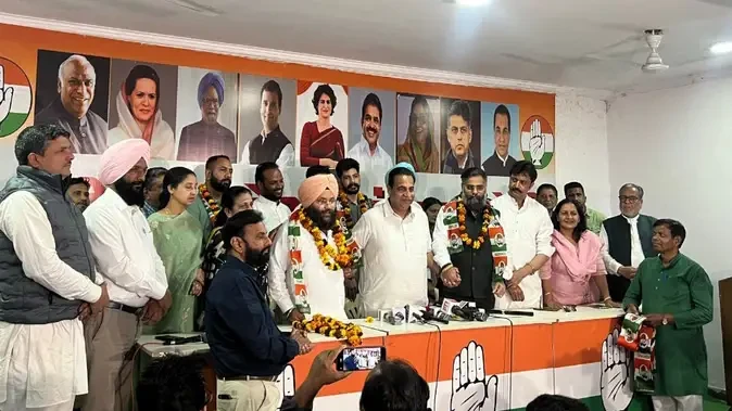 चंडीगढ़ में सियासी तूफान: आप के पार्षद दमनप्रीत सिंह ने थामा कांग्रेस का दामन