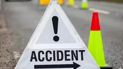 उन्नाव: गंगा एक्सप्रेसवे पर कार ने बाइक को टक्कर मारी, 3 लोगों की मौत