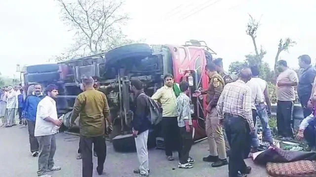 कांगड़ा में श्रद्धालुओं से भरा ट्रक पलटा, 17 लोग घायल