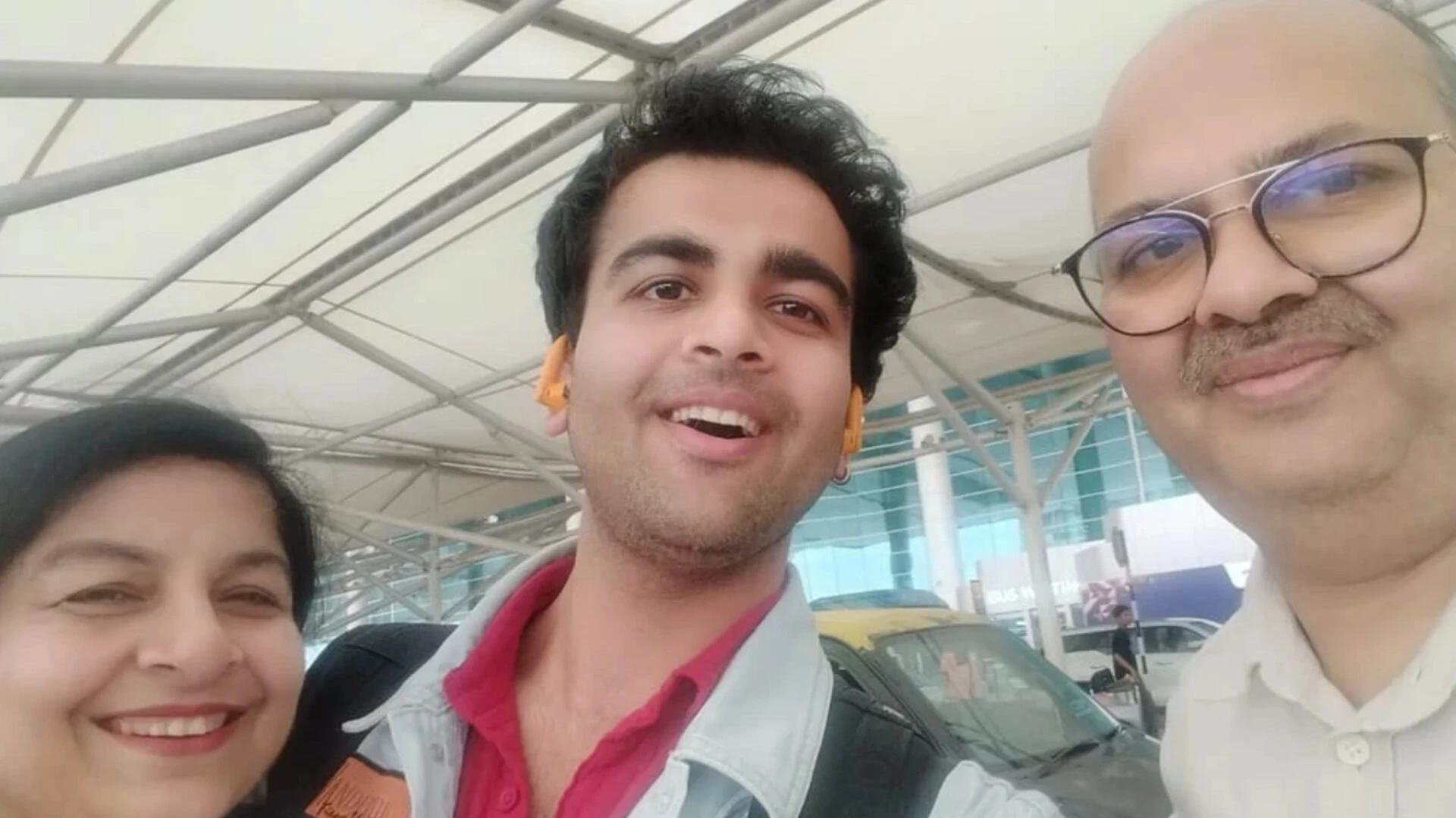 इस्राइल में फंसा धामपुर का युवक सुरक्षित लौटा, परिवार में खुशी