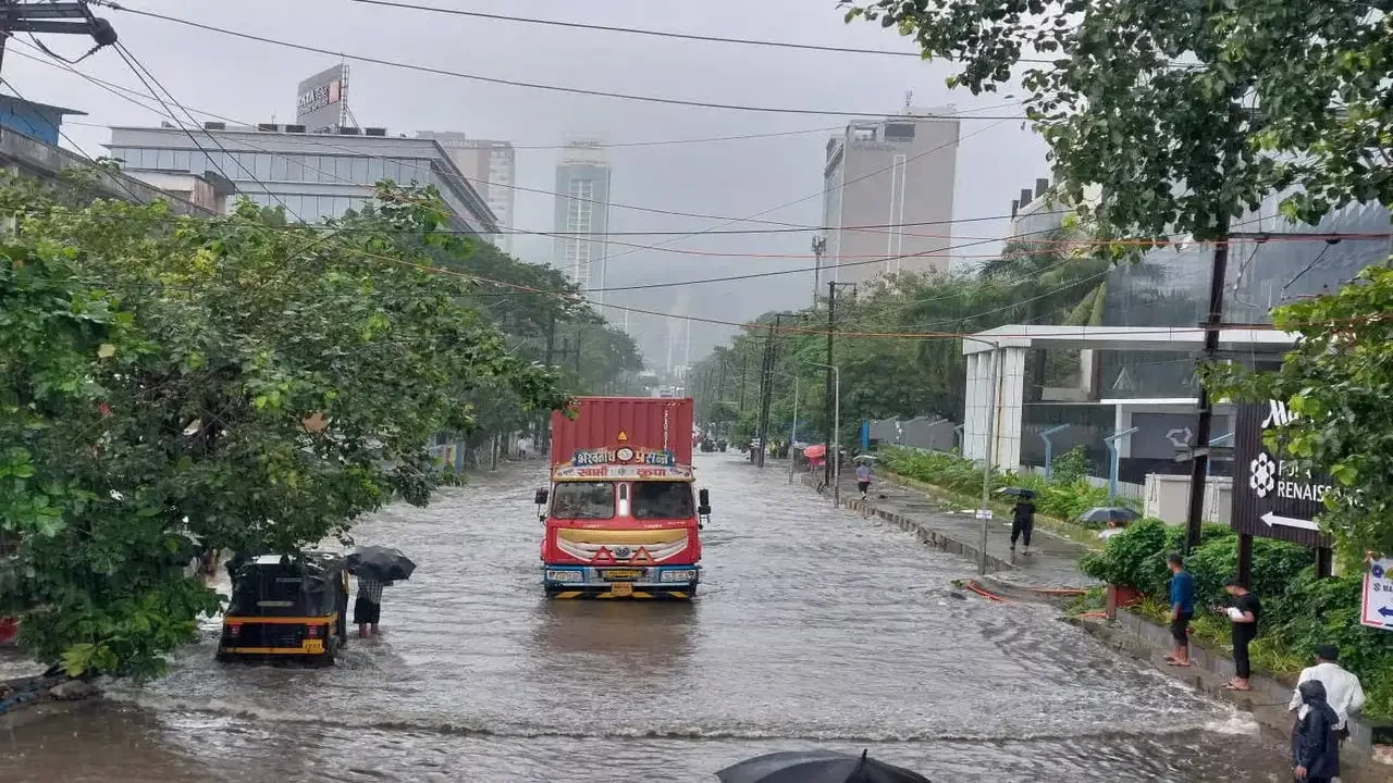 देशभर में बदला मौसम का मिजाज, कहीं बारिश-आंधी तो कहीं 40 पार पहुंचा पारा