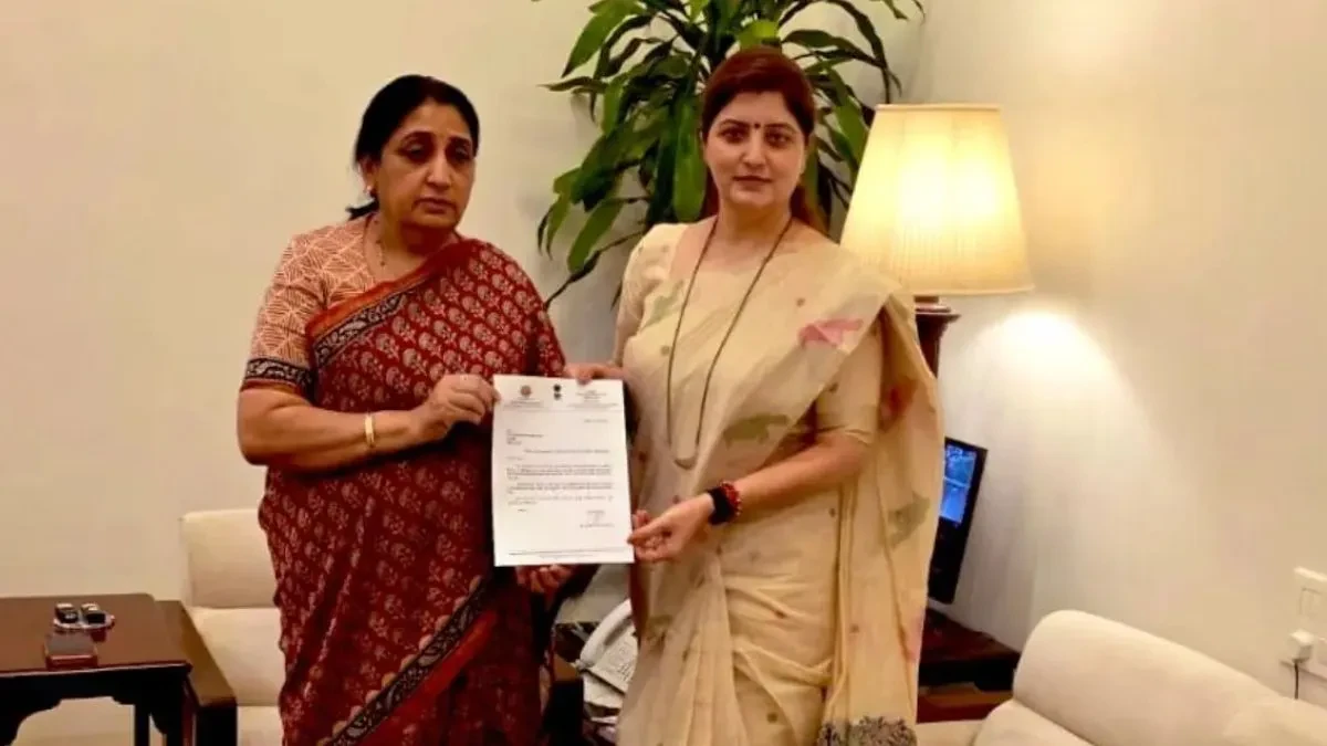 रूपाली चाकणकर ने एनसीपी महिला विंग के अध्यक्ष पद से भी दिया इस्तीफा