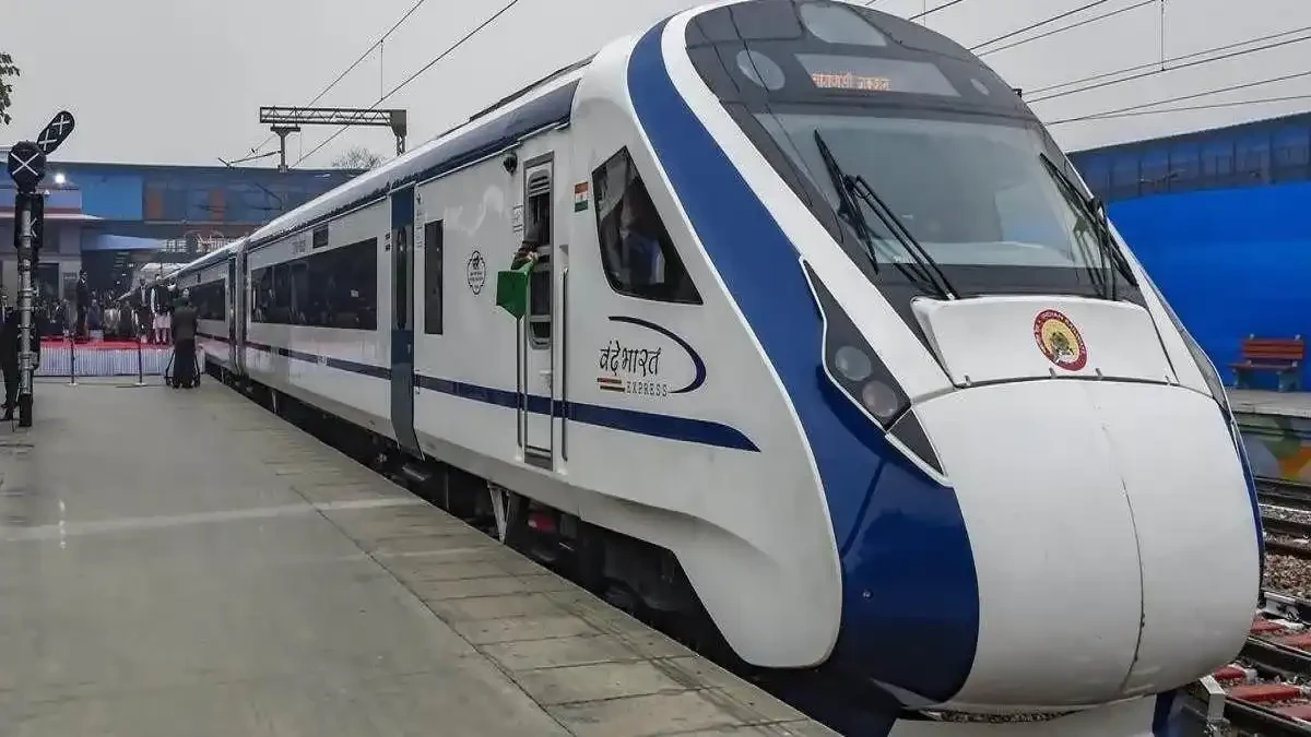 सहारनपुर–लखनऊ वंदे भारत में एसी फेल, यात्री गर्मी और मच्छरों से परेशान