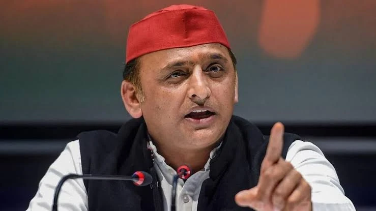 सपा जिलाध्यक्षों को अखिलेश की सख्त चेतावनी, टिकट दिलाने का ठेका न लें