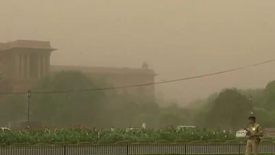 दिल्ली-एनसीआर में अचानक बदला मौसम, तेज हवाएं और बारिश का अलर्ट