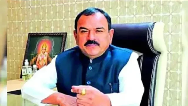 ढोंगी बाबा खरात का VIP नेटवर्क, बेटी की शादी के कार्ड में बड़े नेताओं के नाम