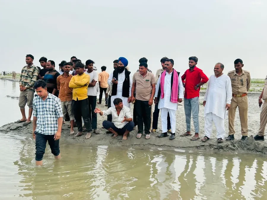 मेरठ: मखदुमपुर गंगा घाट पर अंतिम संस्कार के दौरान 4 युवक डूबे, तलाश जारी