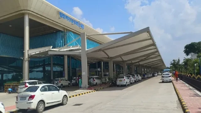 प्रयागराज में मौसम ने उड़ानों को किया प्रभावित, इंडिगो फ्लाइट डायवर्ट