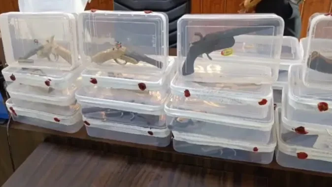मुजफ्फरनगर: ईख के खेत में चल रही अवैध तमंचा फैक्ट्री का भंडाफोड़, आरोपी गिरफ्तार