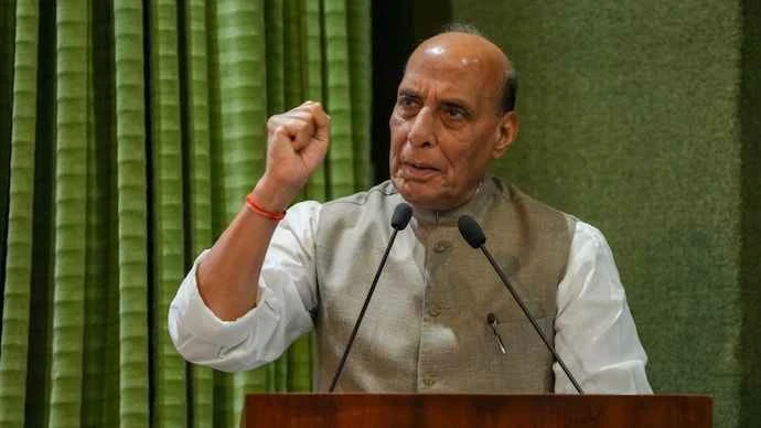 ‘मेरा बोलना काफी है’: पाकिस्तान की धमकी पर अभिषेक बनर्जी को राजनाथ सिंह का करारा जवाब