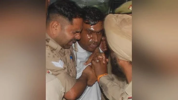 बागपत में अधिवक्ता ने की आत्मदाह की कोशिश, 7 अन्य पर भी गिरा डीजल, मचा हड़कंप