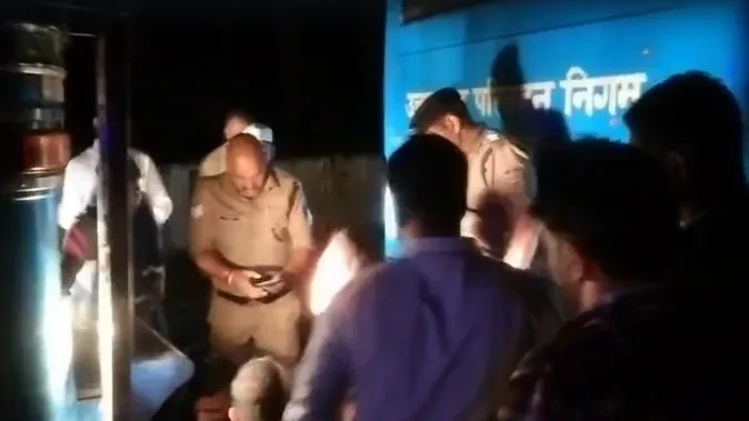 हरिद्वार-नजीबाबाद हाईवे पर भीषण बस हादसा, कई यात्री घायल