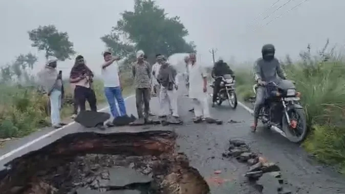 मुजफ्फरनगर में रजबहे पटरी टूटने से फसल बर्बाद, किसानों में आक्रोश