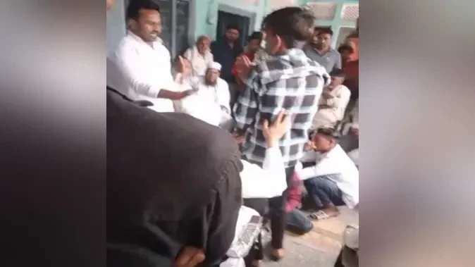 सहारनपुर में पंचायत का ‘फैसला’: युवक, भाई-पिता के मुंडवाए बाल, वीडियो वायरल