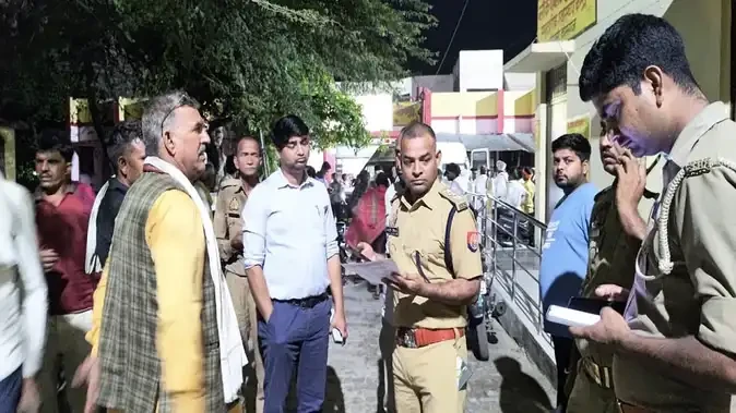 कासगंज में ट्रैक्टर ट्रॉली पलटने से तीन की मौत, तीन गंभीर घायल