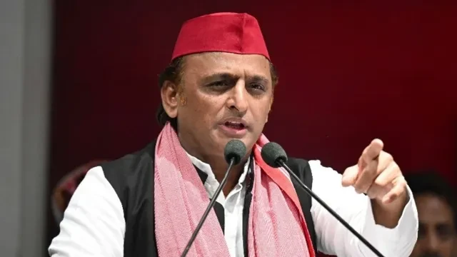 मतदाता सूची में गड़बड़ी पर सपा का हमला, चुनाव आयोग से जवाब की मांग