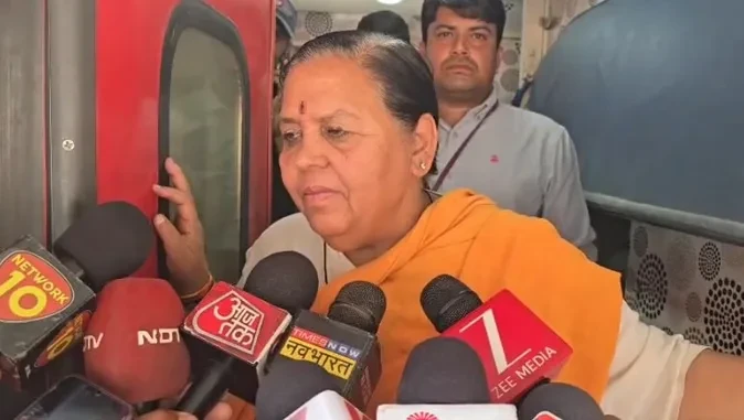 झांसी स्टेशन पर हंगामा: उमा भारती के लिए रोकी गई पंजाब मेल