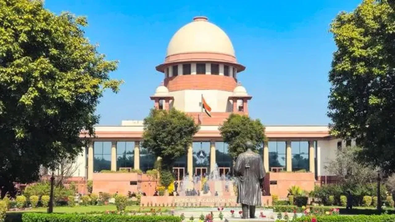 सुप्रीम कोर्ट ने बायोमेट्रिक वोटिंग याचिका पर केंद्र और ईसी को जारी किया नोटिस
