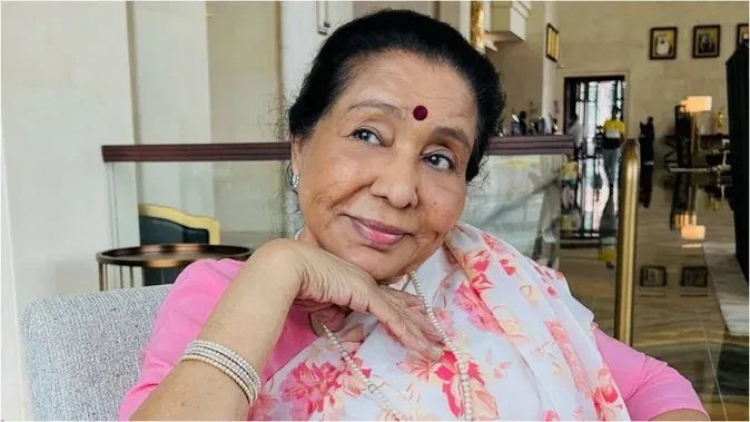 पाकिस्तान में आशा भोसले को श्रद्धांजलि देने पर बवाल, सरकार ने चैनल को भेजा कारण बताओ