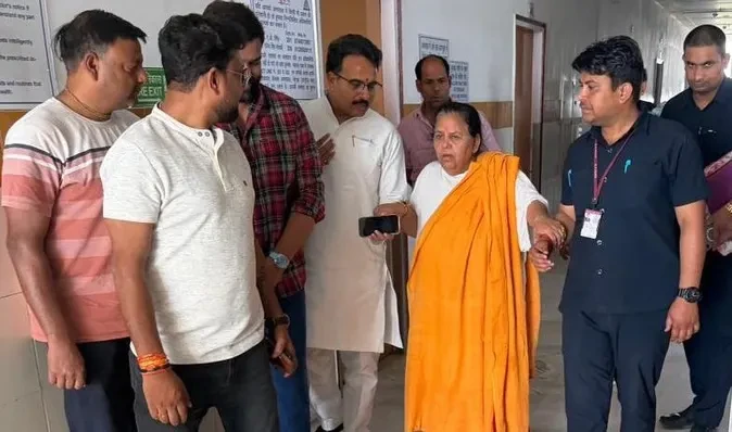 वृंदावन से लौटते समय उमा भारती की तबीयत बिगड़ी, अस्पताल में भर्ती