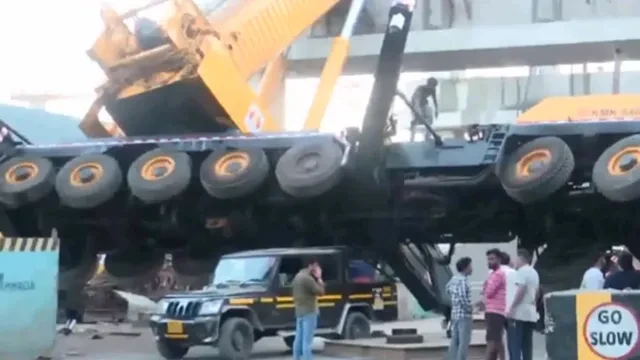 मुंबई बीकेसी मेट्रो साइट पर बड़ा हादसा, भारी बीम गिरने से मचा हड़कंप