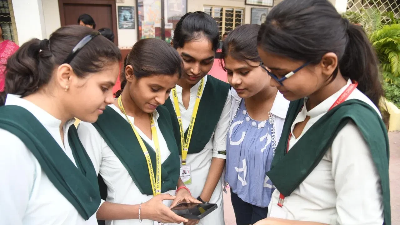 CBSE 10वीं रिजल्ट जारी, यहां क्लिक कर तुरंत चेक करें अपना स्कोर