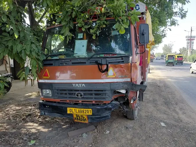 मेरठ में दर्दनाक सड़क हादसा: तेज रफ्तार कैंटर ने ली युवक की जान