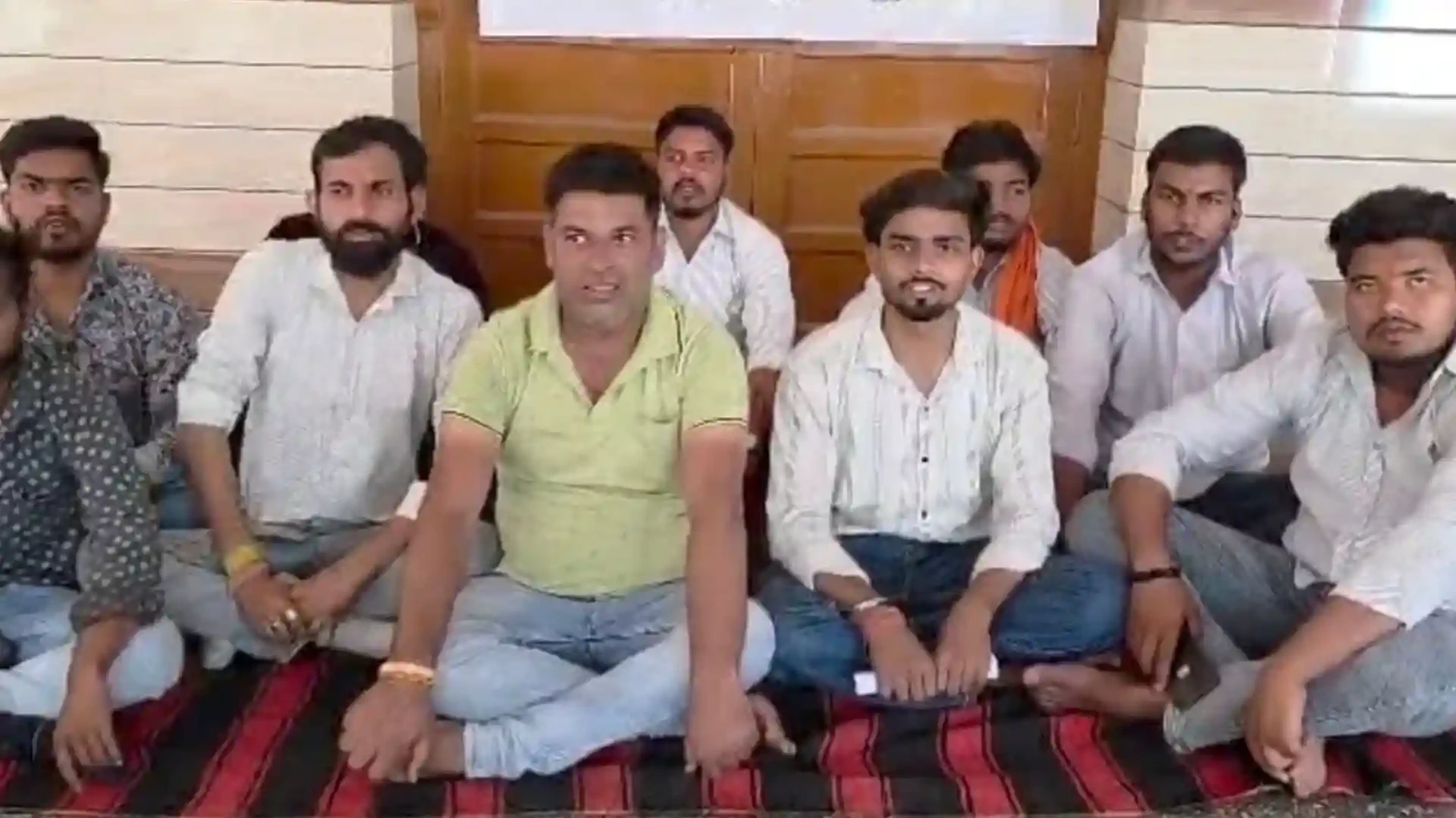 मुजफ्फरनगर में गौसेवकों का प्रदर्शन, मृत पशुओं के अंतिम संस्कार की व्यवस्था की मांग