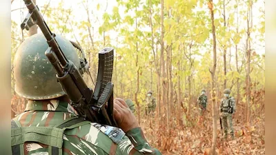 झारखंड में नक्सल विरोधी अभियान: 15 लाख के इनामी समेत चार नक्सली ढेर