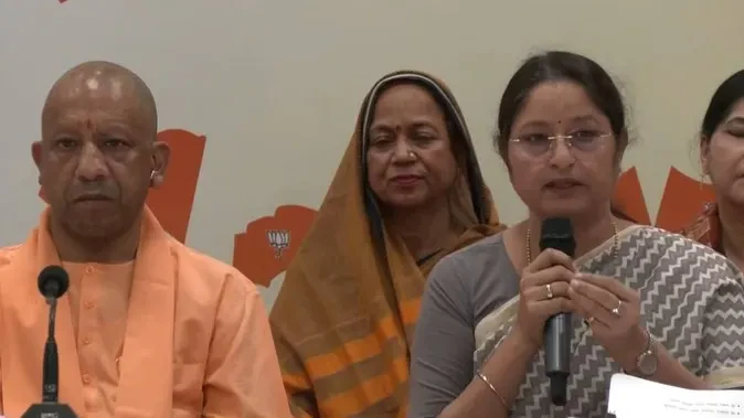 महिला आरक्षण पर गरमाई राजनीति, योगी बोले- विपक्ष ने आधी आबादी की उम्मीदों को ठेस पहुंचाई