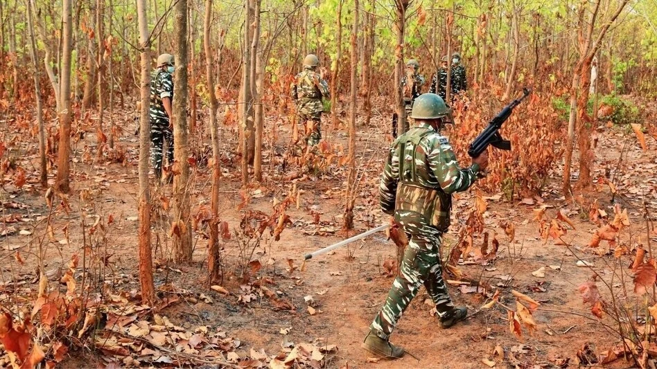 कांकेर में नक्सली का आत्मसमर्पण, 5 लाख का इनामी गिरफ्तार
