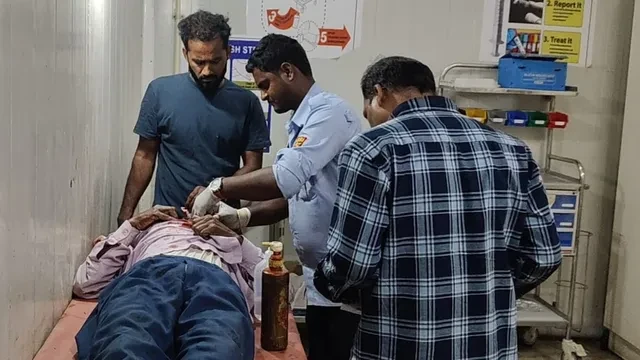 बिहार के सरकारी अस्पताल में गार्ड बना 'डॉक्टर', घायल को लगा दिए टांके