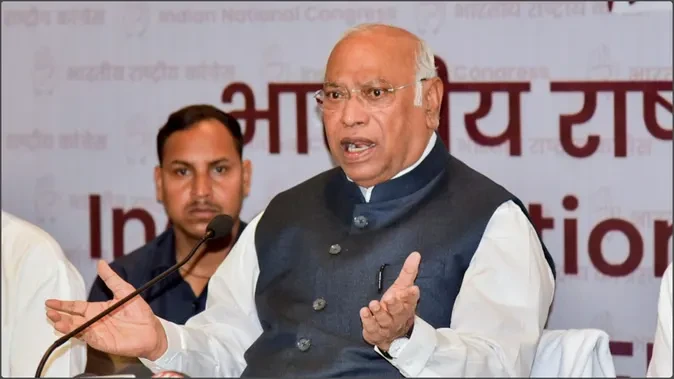 खरगे का विवादित बयान: PM को कहा ‘आतंकी’, घिरने पर बोले- ‘मेरा मतलब था डराना’
