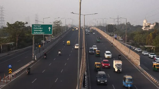दिल्ली-देहरादून एक्सप्रेसवे पर बढ़ीं बस सेवाएं, किराया भी हुआ कम