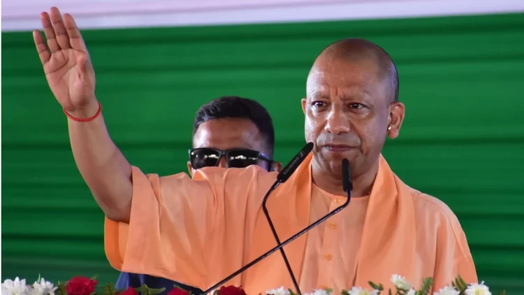 खरगे के बयान पर सीएम योगी का पलटवार, बोले- पीएम पर टिप्पणी लोकतंत्र का अपमान