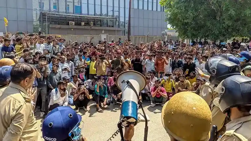 नोएडा हिंसा में विदेशी फंडिंग का शक, नेपाल-पाक कनेक्शन की जांच तेज