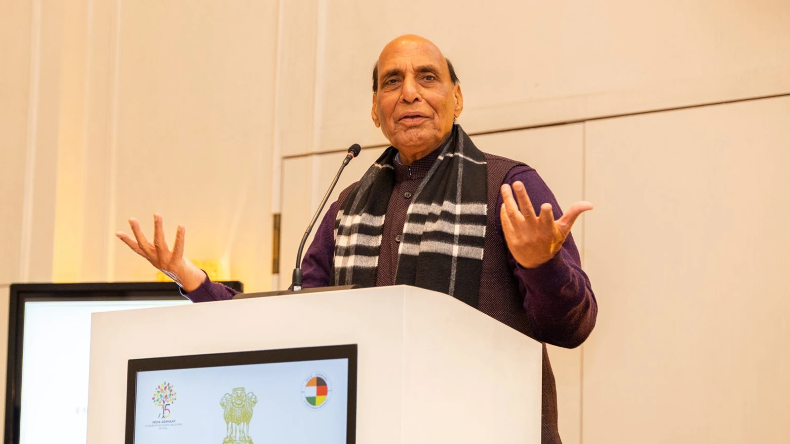 जर्मनी दौरे पर रक्षा मंत्री राजनाथ सिंह, बर्लिन में भारतीय समुदाय को किया संबोधित